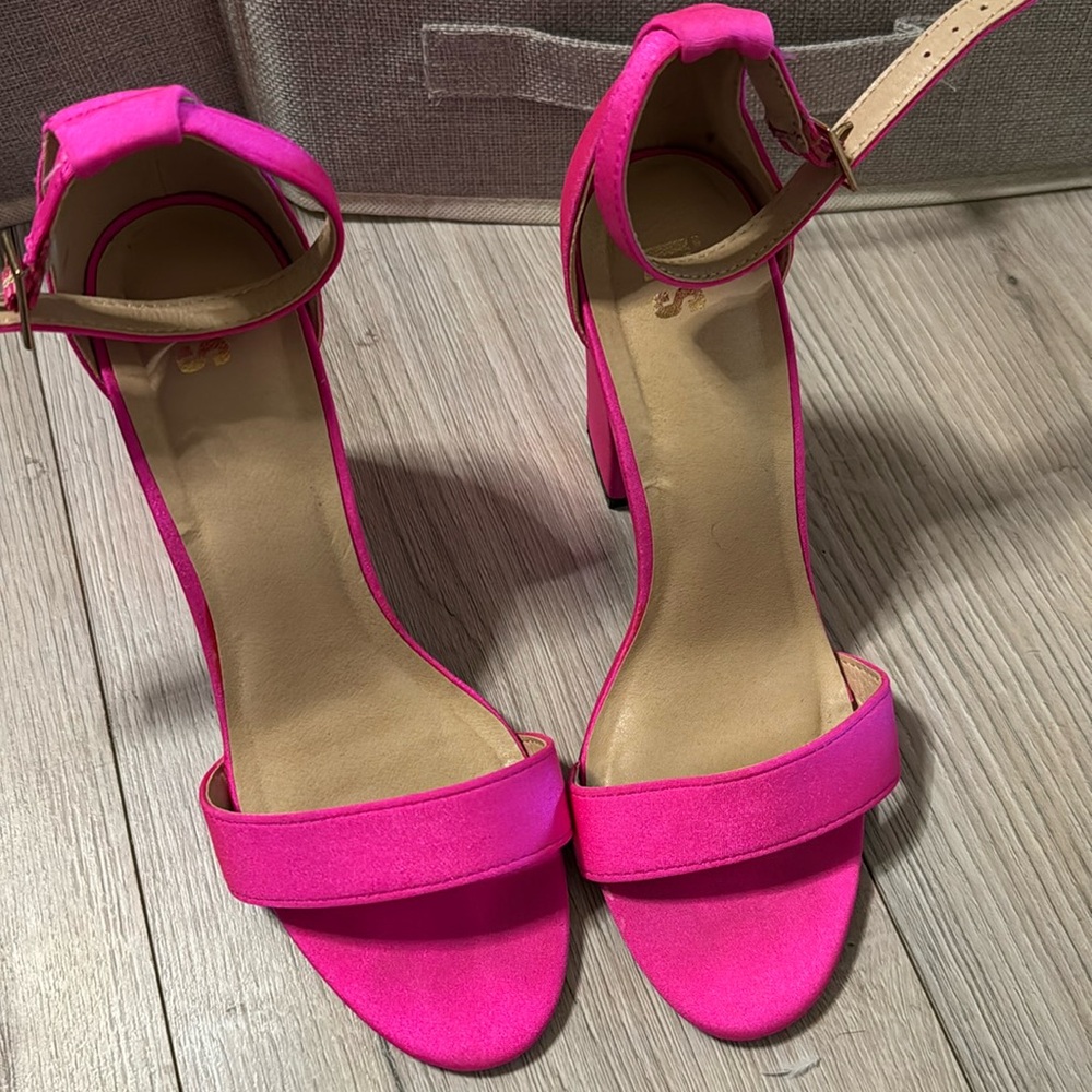 Hot pink heels!